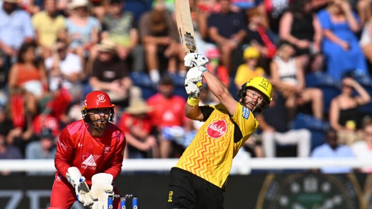 Duckett stars as Rockets hand first defeat of season to Fire in The Hundred