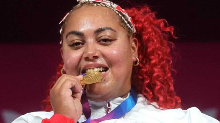 England’s Campbell smashes Commonwealth Games record as she dances to gold