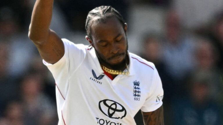 Archer strikes early as Pakistan go one down after England all out for 290 LIVE!