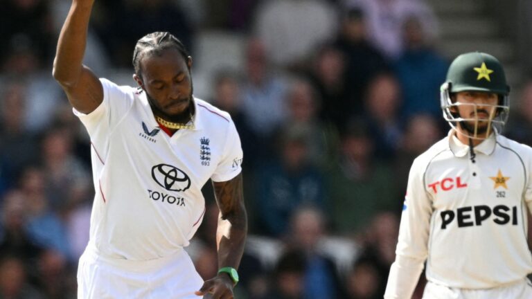 Archer strikes twice as England push for three-day win over Pakistan LIVE!