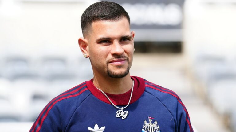 Guimaraes arrives in Spain to join Newcastle training camp
