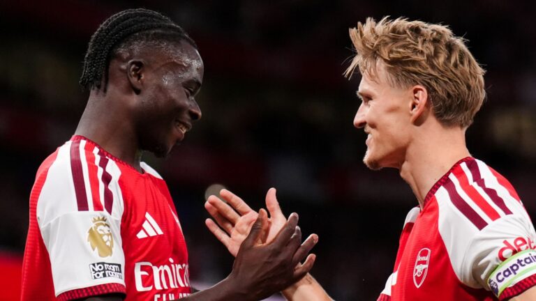 Arsenal kick off title defence with thumping win over Coventry