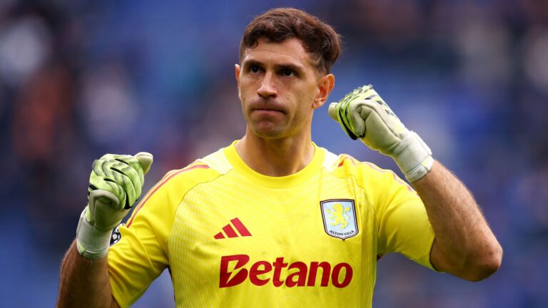 Chelsea considering late move for Villa’s Martinez