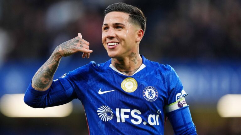 Man City miss Chelsea’s deadline to bid for Fernandez