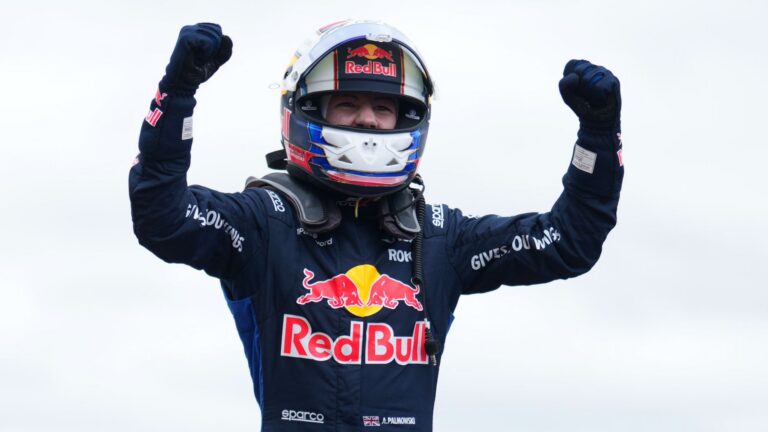 F1 Academy: Britain’s Palmowski holds off Larsen to win Zandvoort main race