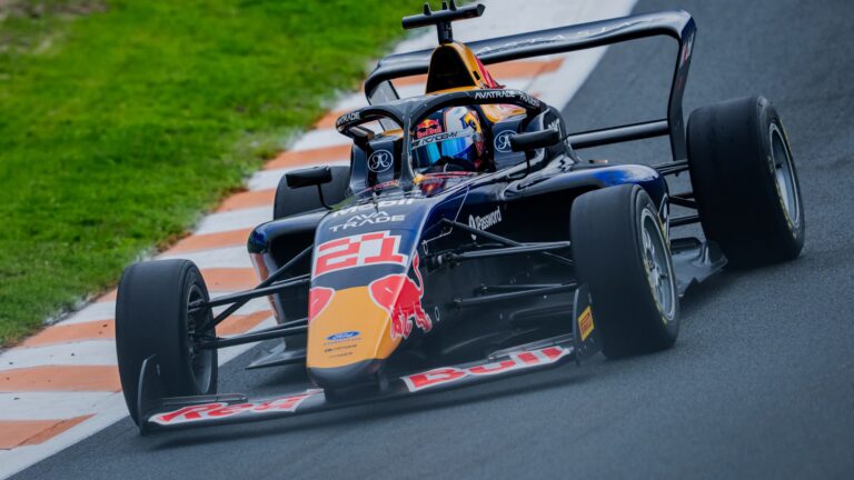 F1 Academy: Britain’s Palmowski storms to Zandvoort pole