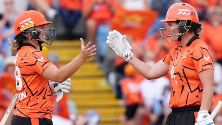 Sunrisers Leeds dominate Welsh Fire to remain in eliminator contention
