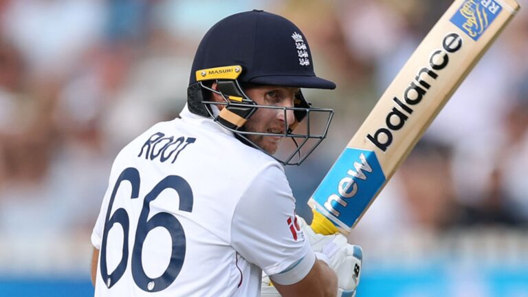 Root out lbw again before England lead over Pakistan passes 250 LIVE!