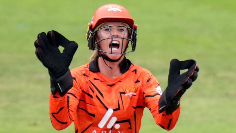 The Hundred eliminators LIVE! SunRisers bowl vs Brave in women’s match