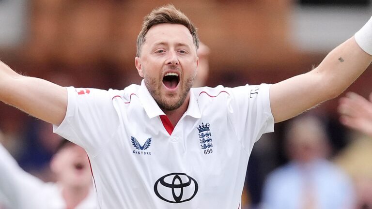 England skittle Pakistan for 110, lead by 180 on first innings LIVE!