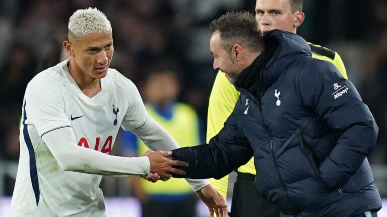 Richarlison scores late winner as 10-man Spurs beat Chelsea
