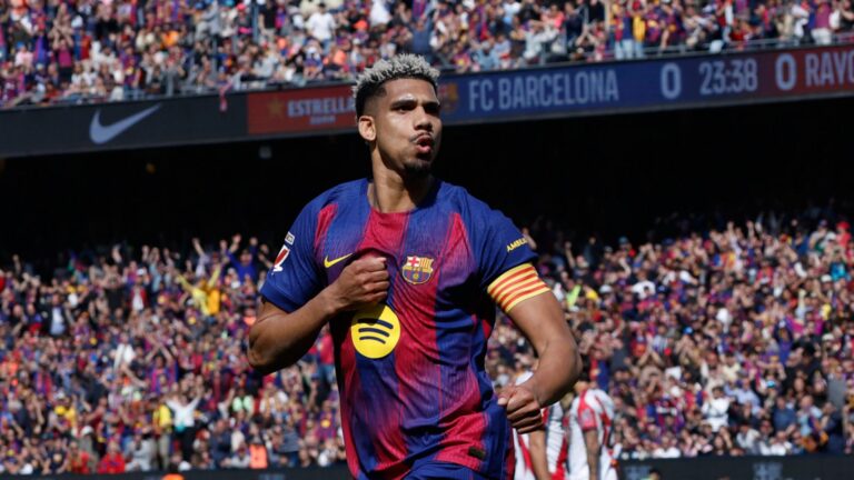 Araujo set for surprise Liverpool loan move