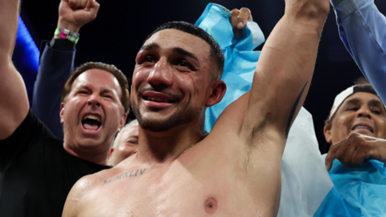 Lopez takes Romero’s WBA title to become three-weight champion