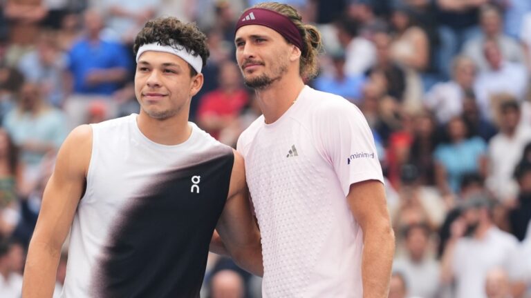 US Open LIVE! Zverev makes fast start vs home-favourite Shelton in final