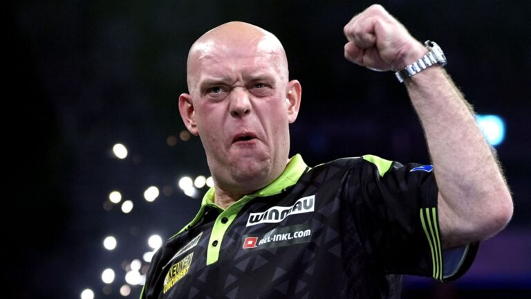 MVG starts World Series of Darts Finals defence against Ilagan