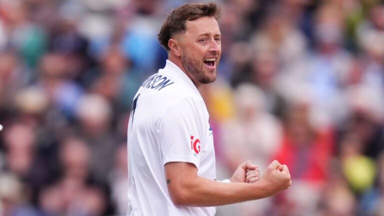 New-look Pakistan lose two early wickets vs unchanged England LIVE!