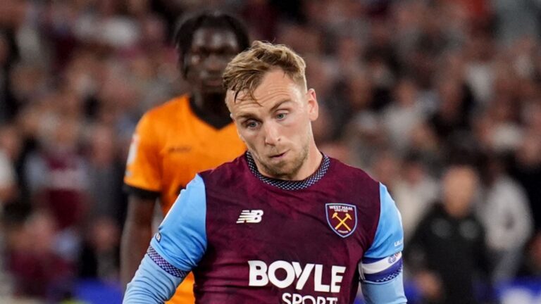 West Ham beat Wolves in thriller; Birmingham peg back Saints LIVE!