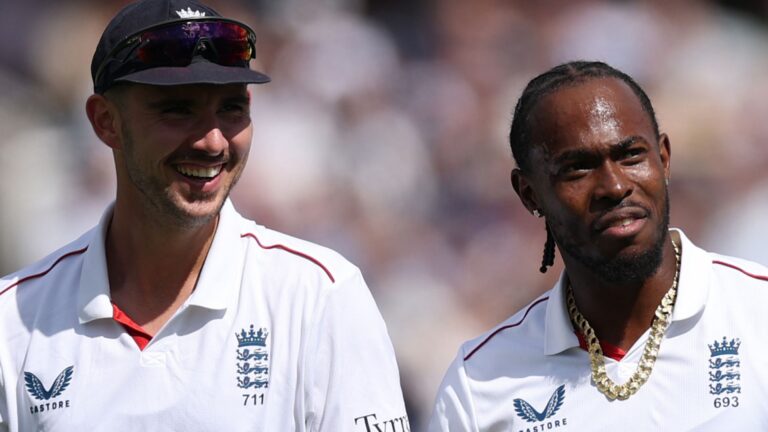 Should England rotate bowlers or be ruthless in final Pakistan Test?