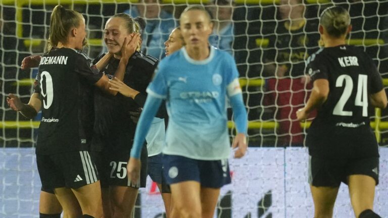 WSL: Liverpool ahead at champions Man City LIVE!